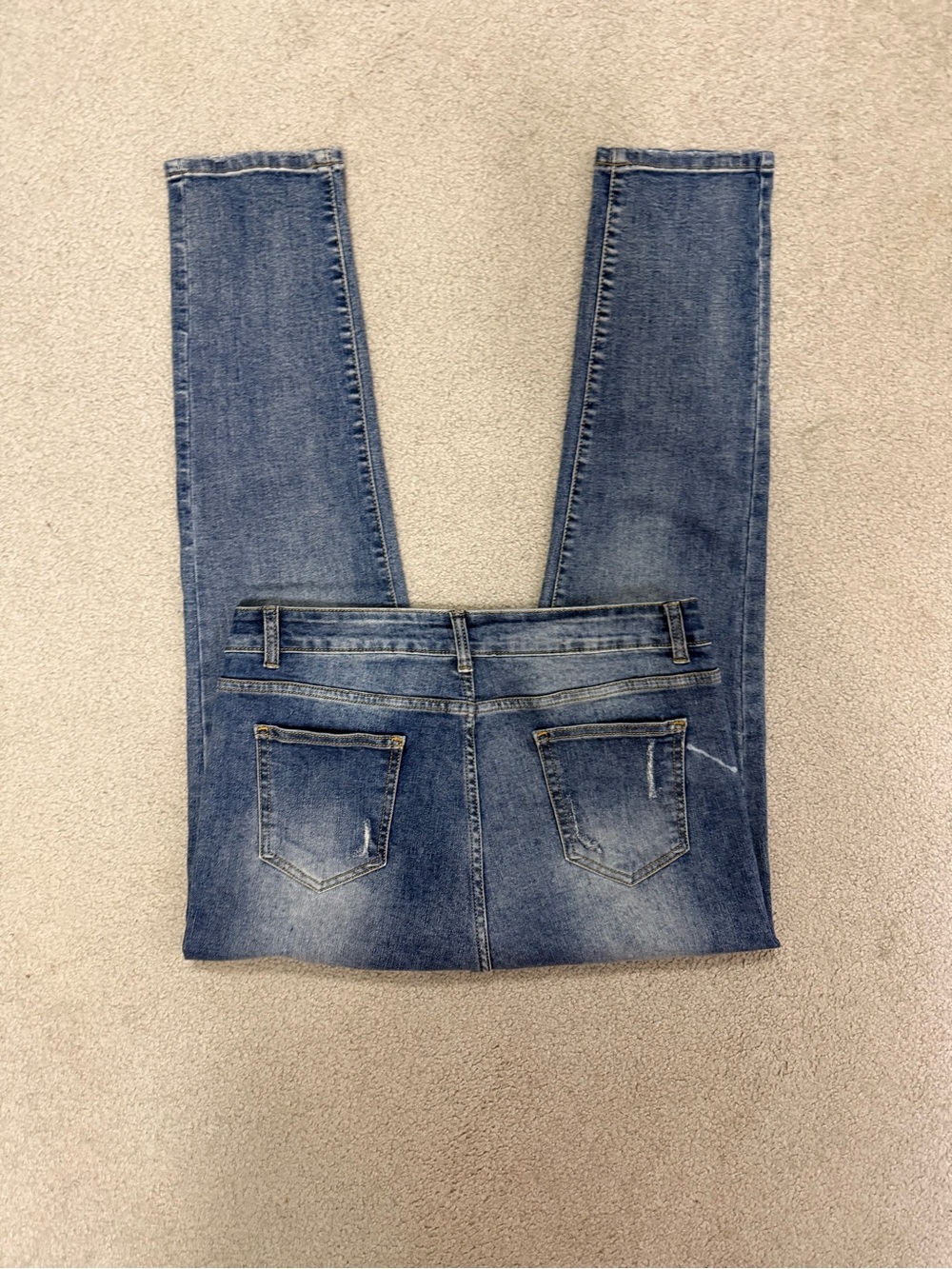 NWOT Distressed Skinny Jeans in Medium Blue Wash Size 32